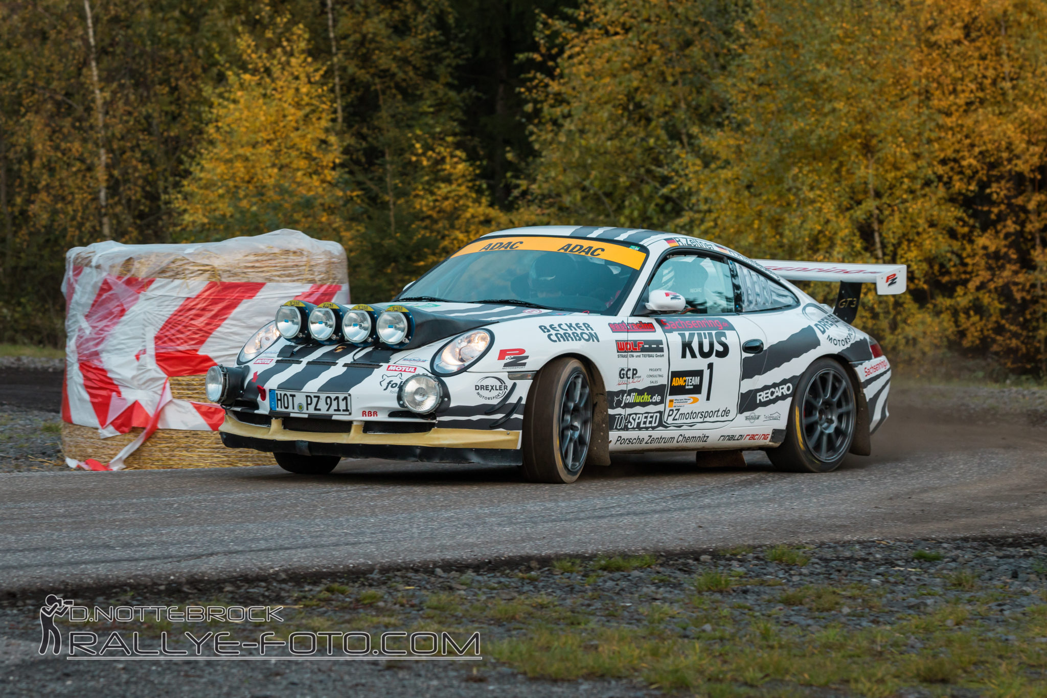 07D_8983